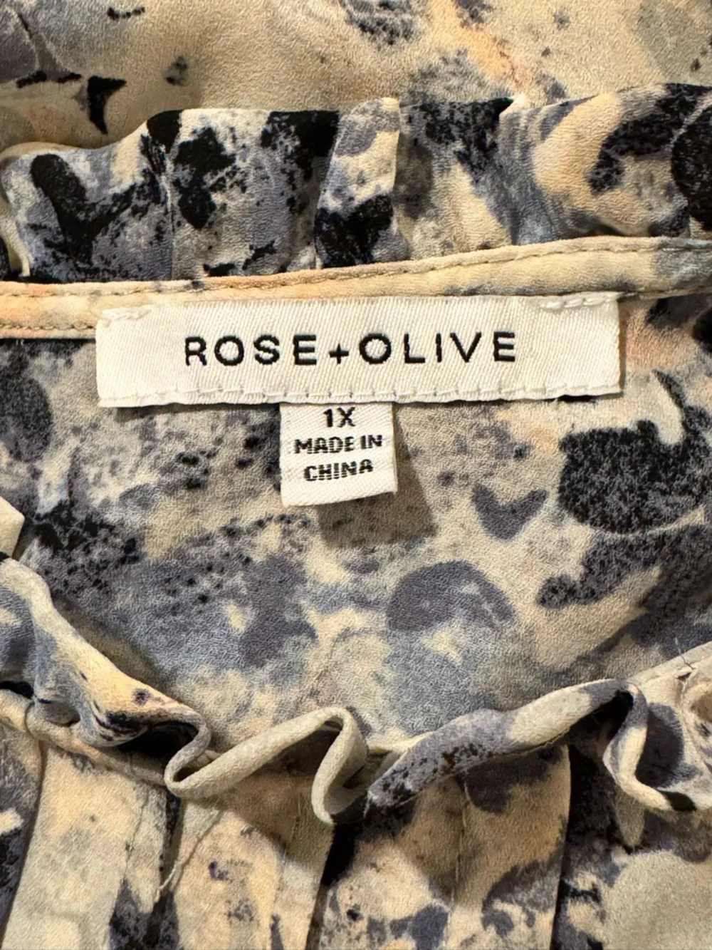 Rose & Olive Short-Sleeve Pleated Blouse in Blue and Cream Watercolor - Picture 7 of 9